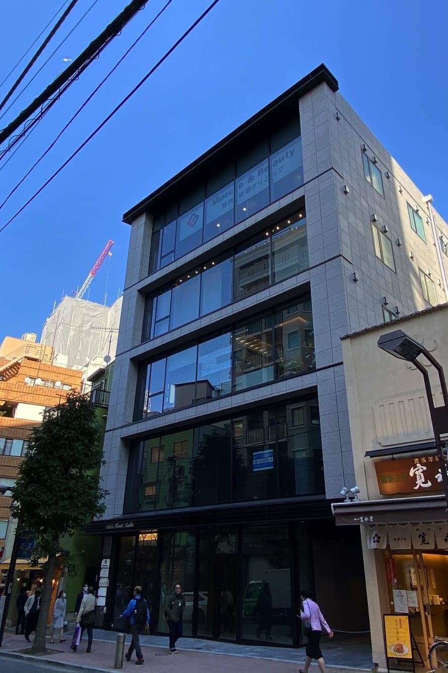 東京メトロ・都営地下鉄「麻布十番駅」から徒歩2分のベルフォーレ麻布5階にあるグロウクリニック麻布十番院の外観
