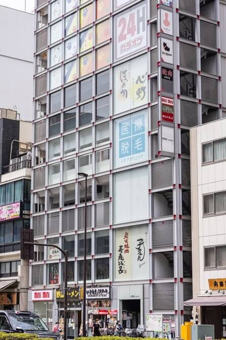 JR・東京メトロ錦糸町駅から徒歩3分のKINSIA ANNEXビル4階にあるグロウクリニック錦糸町院の外観