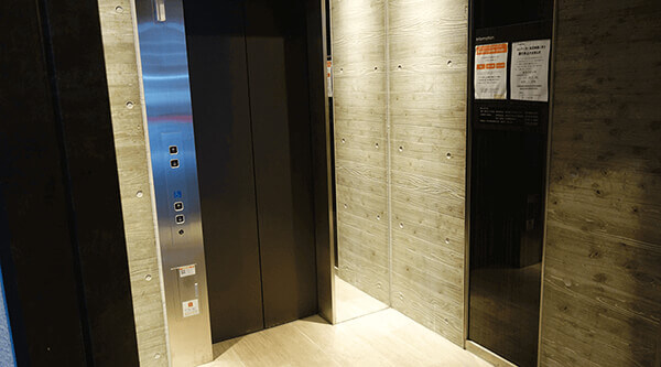 八千代ビルの中にあるエレベーター